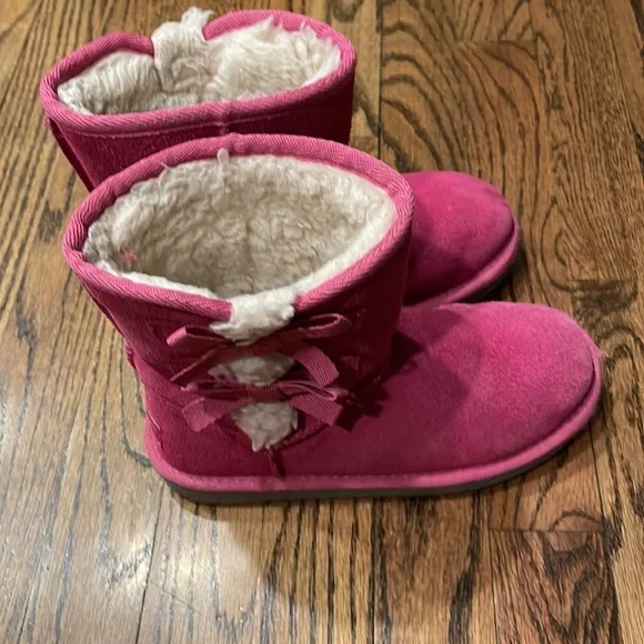 Ugg by Koolaburra pink with bows - Picture 2 of 7